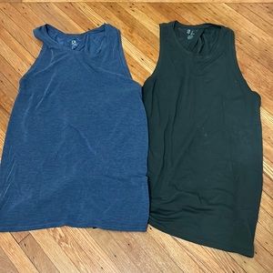 Lot of 2 Women’s Gap knot back tank top